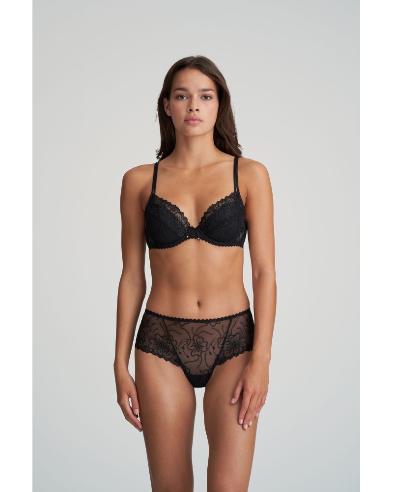 ÉCONOMISEZ $100 – Marie Jo Avero T-Shirt Balconnet Rouge 154.00 $CAD- Marie Jo Avero Tanga Rouge 58.00 $CAD- Marie Jo Jane Push-up Noir 168.00 $CAD- Marie Jo Jane Tanga Luxueuse Noir 116.00 $CAD Marie Jo