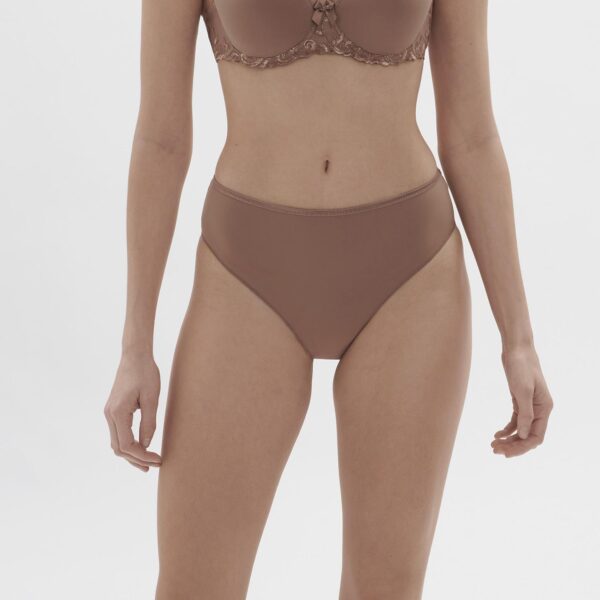 Simone Pérèle Andora Full Brief
