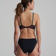 Marie Jo Yoly Brief