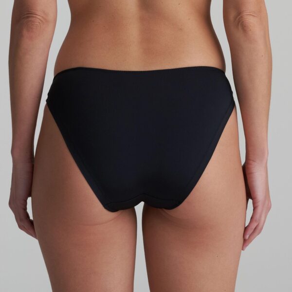 Marie Jo Yoly Brief