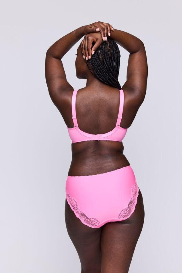 PrimaDonna Madison Full Brief